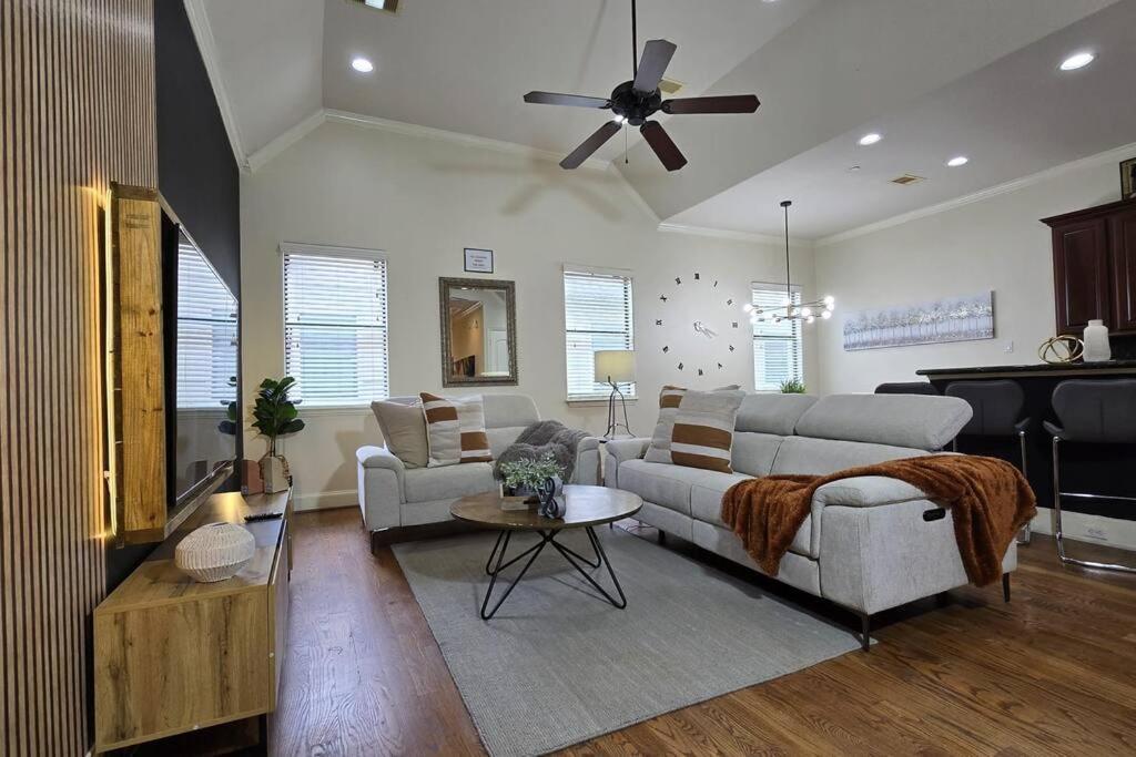 Modern Galleria Gem Private Jacuzzi 3 Br Houston Exterior foto